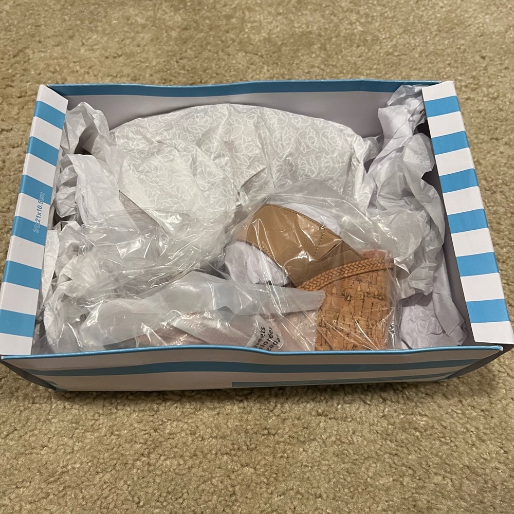 New in box Draper James nude wedge sandals. Size 6.
